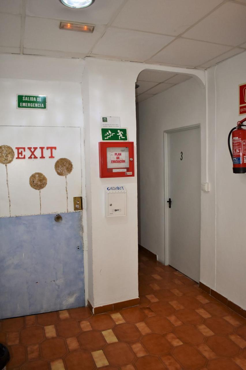 Pension Castil Granada Bagian luar foto