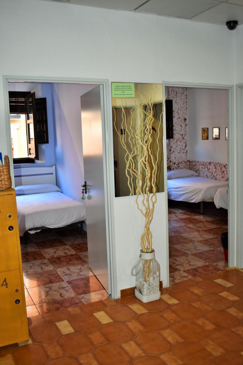 Pension Castil Granada Bagian luar foto